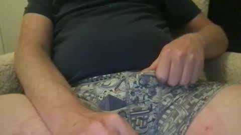 Snapshot of johnjerkof chatting on October 31, 10:32 pm johnjerkof online show from October 31, 10:32 pm