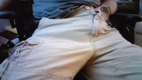 Snapshot of johnnyvalentino112 chatting on October 2, 2:32 am johnnyvalentino112 online show from October 2, 2:32 am