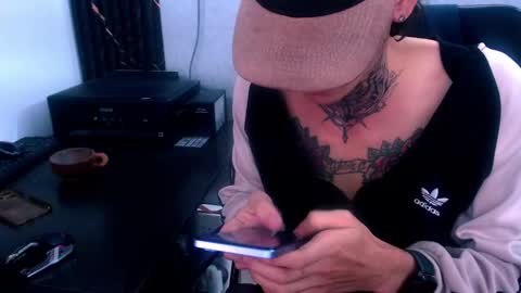 Snapshot of johnsonisaac94_ chatting on February 7, 9:37 am johnsonisaac94  online show from February 7, 9:37 am