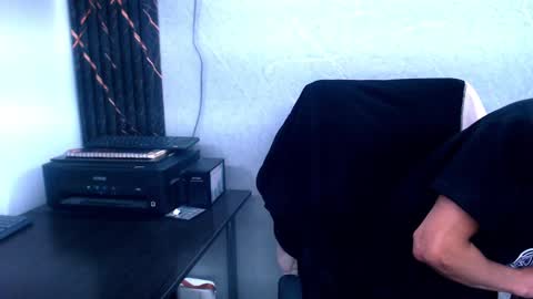 Snapshot of johnsonisaac94_ chatting on February 10, 7:36 am johnsonisaac94  online show from February 10, 7:36 am