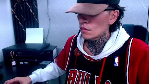 Snapshot of johnsonisaac94_ chatting on February 16, 4:42 am johnsonisaac94  online show from February 16, 4:42 am