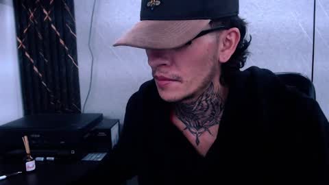 Snapshot of johnsonisaac94_ chatting on February 14, 4:15 am johnsonisaac94  online show from February 14, 4:15 am