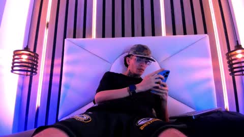 Snapshot of johnsonisaac94_ chatting on September 18, 2:15 am johnsonisaac94  online show from September 18, 2:15 am