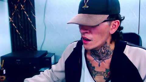 Snapshot of johnsonisaac94_ chatting on February 24, 7:44 am johnsonisaac94  online show from February 24, 7:44 am