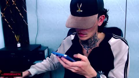 Snapshot of johnsonisaac94_ chatting on March 1, 7:41 am johnsonisaac94  online show from March 1, 7:41 am