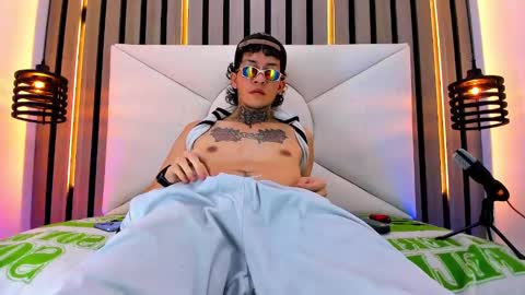 Snapshot of johnsonisaac94_ chatting on March 7, 5:18 am johnsonisaac94  online show from March 7, 5:18 am