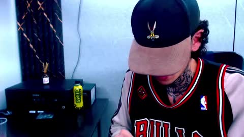 Snapshot of johnsonisaac94_ chatting on February 22, 4:29 am johnsonisaac94  online show from February 22, 4:29 am