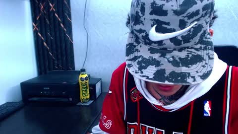 Snapshot of johnsonisaac94_ chatting on February 6, 6:08 am johnsonisaac94  online show from February 6, 6:08 am