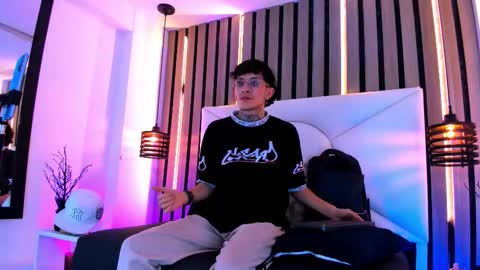 Snapshot of johnsonisaac94_ chatting on September 24, 12:28 am johnsonisaac94  online show from September 24, 12:28 am