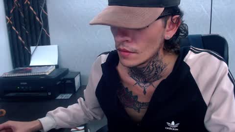 Snapshot of johnsonisaac94_ chatting on February 4, 5:31 am johnsonisaac94  online show from February 4, 5:31 am