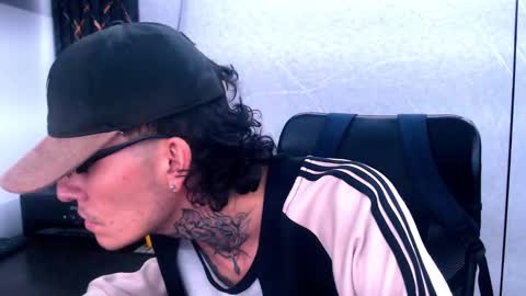 Snapshot of johnsonisaac94_ chatting on February 9, 5:29 am johnsonisaac94  online show from February 9, 5:29 am