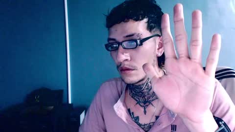 Snapshot of johnsonisaac94_ chatting on December 18, 5:59 am johnsonisaac94  online show from December 18, 5:59 am