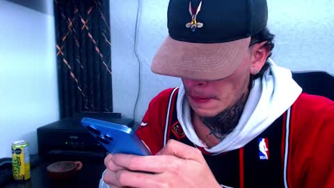 Snapshot of johnsonisaac94_ chatting on February 8, 5:29 am johnsonisaac94  online show from February 8, 5:29 am