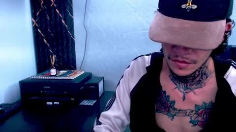 Snapshot of johnsonisaac94_ chatting on February 15, 8:33 am johnsonisaac94  online show from February 15, 8:33 am