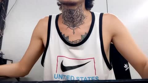 Snapshot of johnsonisaac94_ chatting on January 27, 1:26 am johnsonisaac94  online show from January 27, 1:26 am