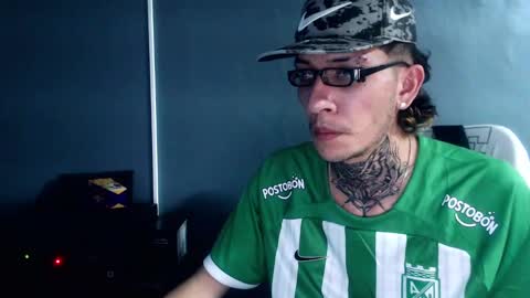 Snapshot of johnsonisaac94_ chatting on December 13, 7:25 am johnsonisaac94  online show from December 13, 7:25 am