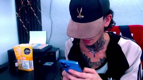 Snapshot of johnsonisaac94_ chatting on February 17, 7:15 am johnsonisaac94  online show from February 17, 7:15 am