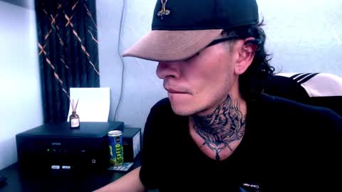 Snapshot of johnsonisaac94_ chatting on February 19, 4:44 am johnsonisaac94  online show from February 19, 4:44 am