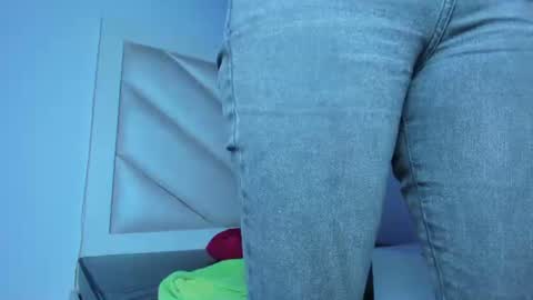 jolie_js online show from June 20, 3:51 pm