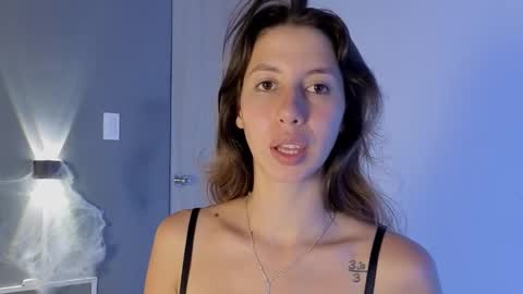 Snapshot of jolie_lov chatting on October 11, 6:11 pm jolie_lov online show from October 11, 6:11 pm