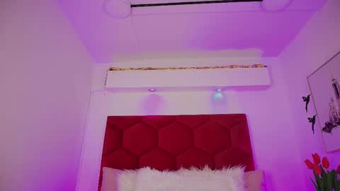 Jonas  online show from November 4, 1:12 pm