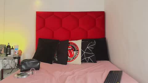 Snapshot of jonas_hiill chatting on February 19, 1:06 pm Jonas  online show from February 19, 1:06 pm