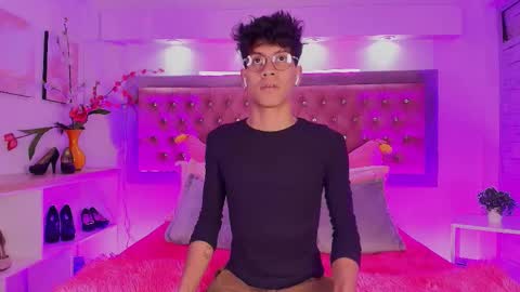 Snapshot of jonas_hiill chatting on October 6, 12:56 pm Jonas  online show from October 6, 12:56 pm