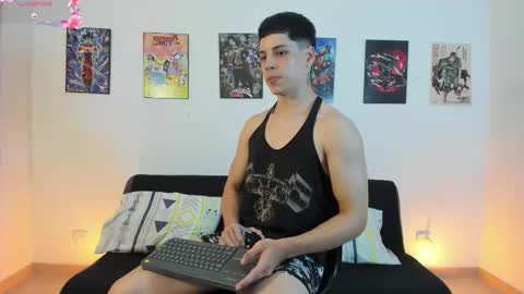 Instagram jonathanfit14 online show from December 18, 11:33 pm