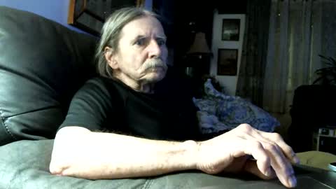 Jonelvis123456 online show from April 15, 9:01 am