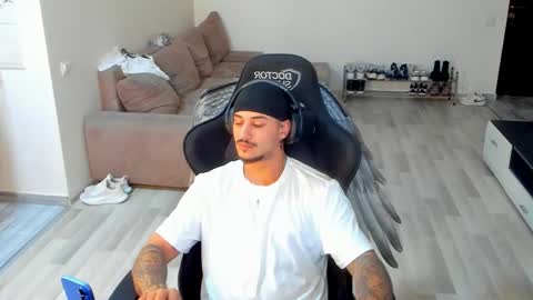 Snapshot of jonnyporn1 chatting on October 12, 5:44 am jonnyporn1 online show from October 12, 5:44 am