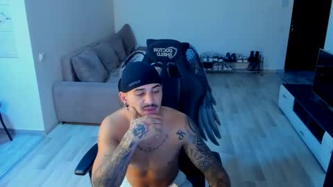 Snapshot of jonnyporn1 chatting on October 10, 5:02 am jonnyporn1 online show from October 10, 5:02 am