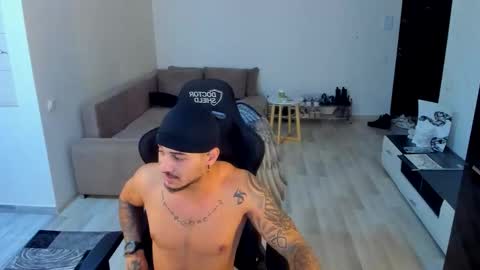 Snapshot of jonnyporn1 chatting on October 17, 6:06 am jonnyporn1 online show from October 17, 6:06 am
