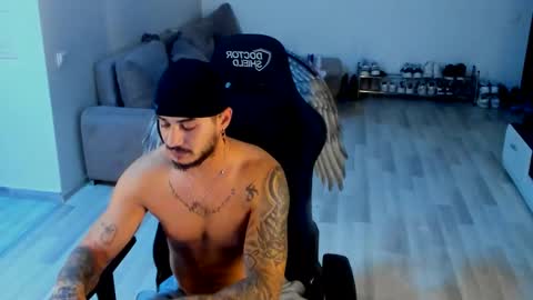 Snapshot of jonnyporn1 chatting on October 4, 9:45 pm jonnyporn1 online show from October 4, 9:45 pm