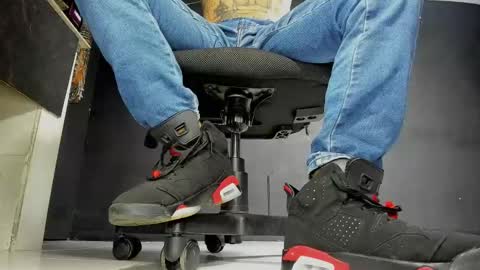 Snapshot of jordan33blake chatting on February 13, 12:00 pm jordan33blake online show from February 13, 12:00 pm