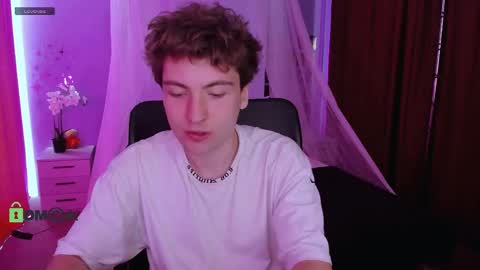 joseph_bear_ online show from April 18, 9:00 am