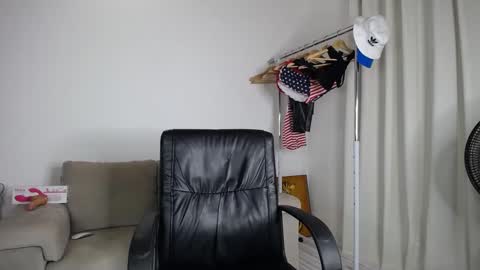 Snapshot of josezaens_ chatting on October 8, 10:05 pm josezaens_ online show from October 8, 10:05 pm