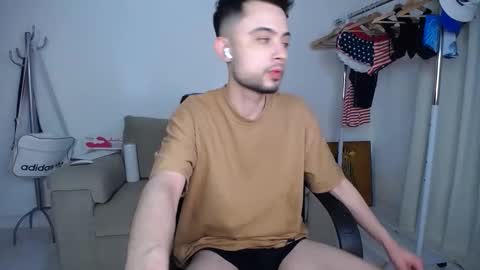 Snapshot of josezaens_ chatting on October 19, 9:03 am josezaens_ online show from October 19, 9:03 am