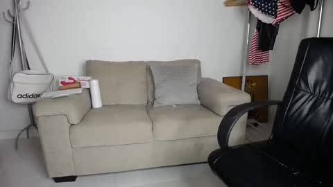 Snapshot of josezaens_ chatting on October 13, 9:55 am josezaens_ online show from October 13, 9:55 am