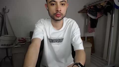 Snapshot of josezaens_ chatting on October 9, 10:15 pm josezaens_ online show from October 9, 10:15 pm