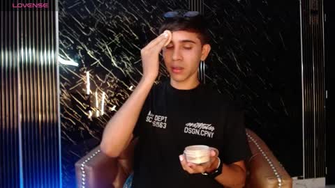 joshua_saenz_ online show from April 5, 3:14 am