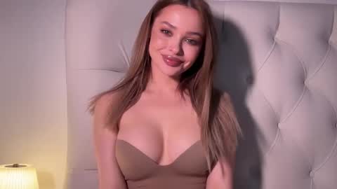 Jennie and Sophia online show from February 11, 4:00 pm