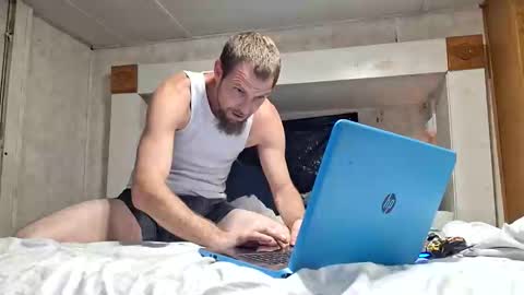 jskillz610892 online show from November 12, 5:21 am