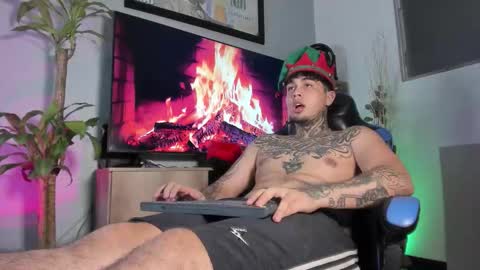 juan_alvarez18 online show from December 5, 11:23 pm