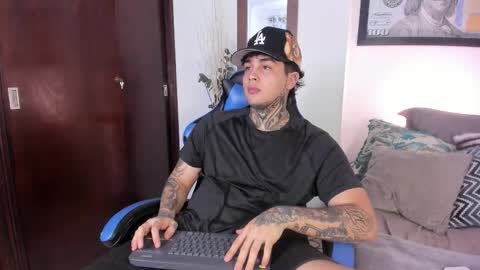 juan_alvarez18 online show from November 16, 12:34 am