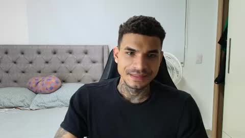 juan_gomez_1 online show from June 25, 5:12 am