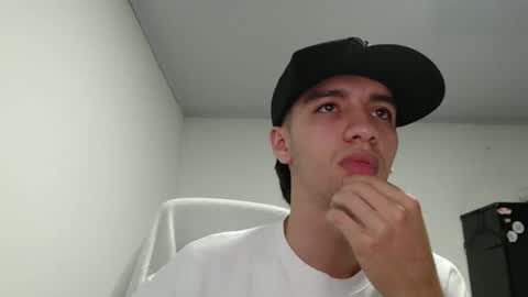 juanboytw online show from February 15, 12:04 am