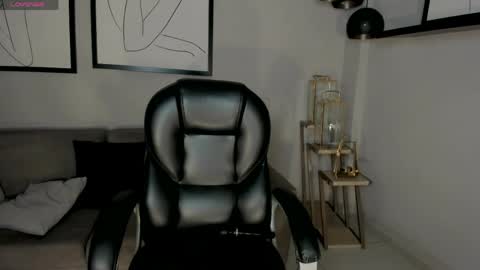 Juanita Clay online show from April 20, 11:30 pm