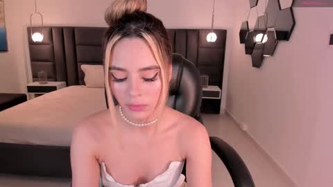 Juanita Clay online show from February 19, 12:22 pm