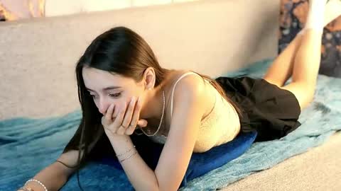 Snapshot of juicy_jaice chatting on October 20, 7:35 am leyla online show from October 20, 7:35 am