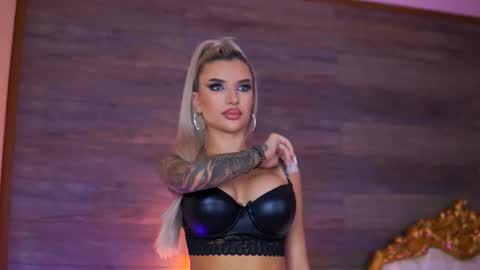 Snapshot of juicy_jessye chatting on October 18, 8:57 pm Jessye online show from October 18, 8:57 pm